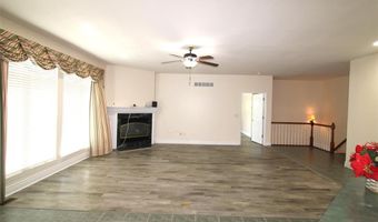 320 Remington Way Dr, Ballwin, MO 63021