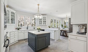 210 Old Plantation Dr, Beaufort, SC 29907