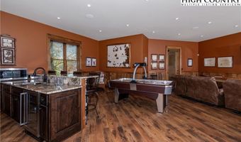484 Farm Loop Rd, Banner Elk, NC 28604