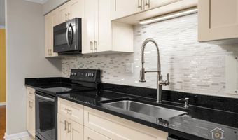 1615 E CENTRAL Rd 218C, Arlington Heights, IL 60005