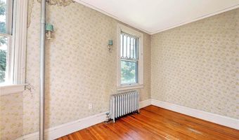 20 Stratford Rd, Cranston, RI 02905