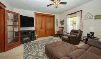 918 1st Ave, Ackley, IA 50601