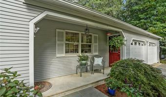 105 LYNN Cir, East Greenwich, RI 02818