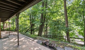 2647 S KENT St, Arlington, VA 22202