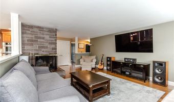 33 Rosewood Ln, Cumberland, RI 02864