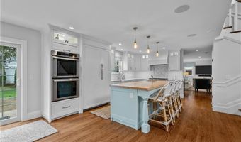 36 Keeher Ave, Newport, RI 02840