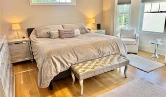 20 Robert Ave, Warwick, RI 02818