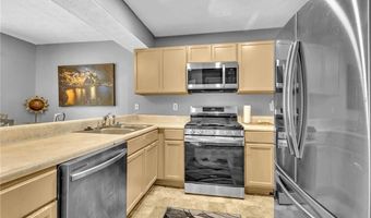 824 Brandy Oaks Ln, Stone Mountain, GA 30088