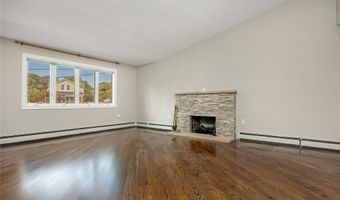 18 Central Ave, Amityville, NY 11701
