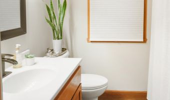 1431 Dick Dr, Aberdeen, SD 57401