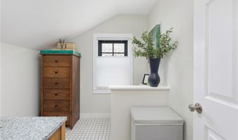 29 Bacheller St, Newport, RI 02840