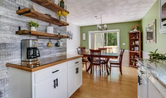 8 Royal Ln, Raymond, NH 03077