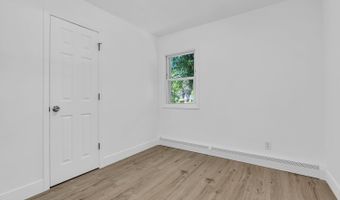 136 Pacific Ave, Beachwood, NJ 08722