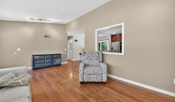 124 Vlasis Dr, Ballwin, MO 63011