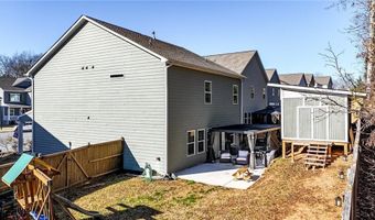 133 Lynwood Ln, Ball Ground, GA 30107