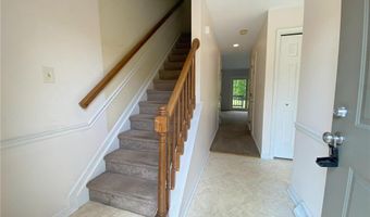 515 Ponds Edge Ln, Allentown, PA 18104