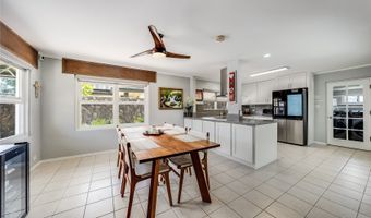 977 Makaiwa St, Honolulu, HI 96816