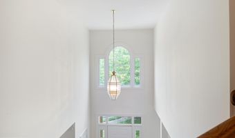 10604 MAPLECREST Ln, Potomac, MD 20854