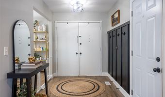 531 Charoak Dr, Ballwin, MO 63021