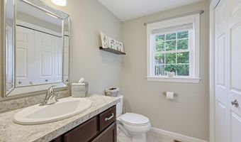 5 County St, Berkley, MA 02779