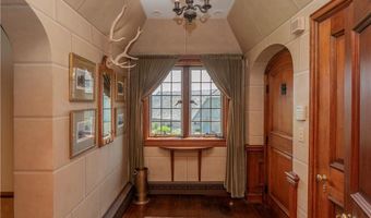 57 Ledge Rd 2, Newport, RI 02840