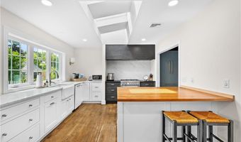 24 Huntington Dr, East Providence, RI 02916