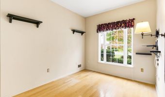16 Greenways Ln, Lakewood, NJ 08701