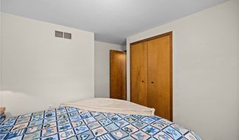 923 Hillside Dr, Amherst, OH 44001