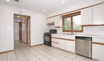 3 Larissa Ct, Airmont, NY 10952