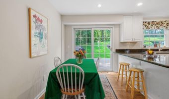 17 Greyledge Dr, Albany, NY 12211