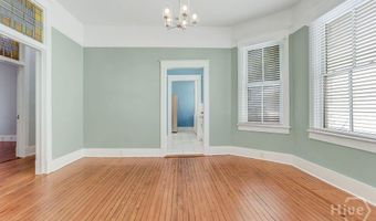 17 E 33rd St, Savannah, GA 31401