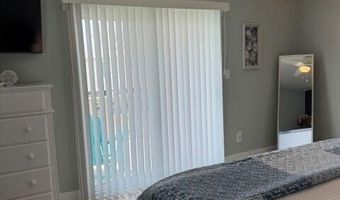102 W Dobbs St, Atlantic Beach, NC 28512