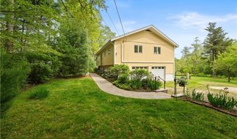 106 Lauri Dr, Charlestown, RI 02813