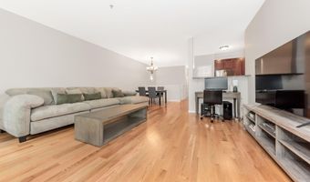 241 W Oakbrook Dr, Ann Arbor, MI 48103