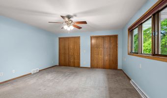 1023 W RIDGEVIEW Dr, Appleton, WI 54914
