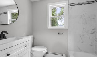 17 Brookdale Ave, Bloomfield, CT 06002