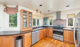 6 Colonial Cir, Alloway, NJ 07418