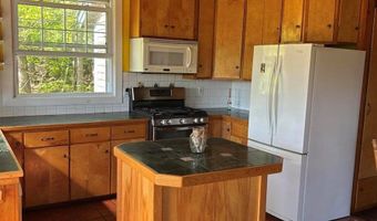 20 Monument Rd, Abbot, ME 04406