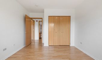 941 N Swift Rd 301, Addison, IL 60101