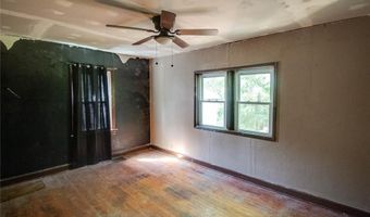 2020 Country Club Dr, Alton, IL 62002