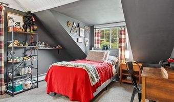15 Chapel St, Ashburnham, MA 01430
