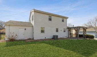 9027 Franklin Ave, Clive, IA 50325