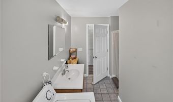 8 SOUTHWEST Rd, Narragansett, RI 02882