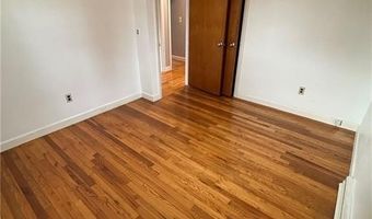 75 Hopeworth Ave, Bristol, RI 02809