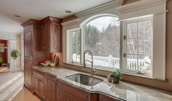 5 Pembroke Way, Bedford, NH 03110