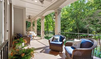 884 Village Brook Ct, Ballwin, MO 63021