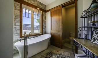 6 Whitney Dr, Cody, WY 82414
