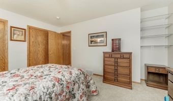 412 E Meadowlark Cir, Brandon, SD 57005