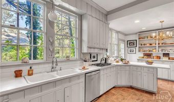 905 Goebel Ave, Savannah, GA 31404