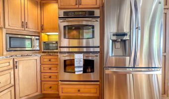 1408 Riverwood Dr, Bismarck, ND 58504